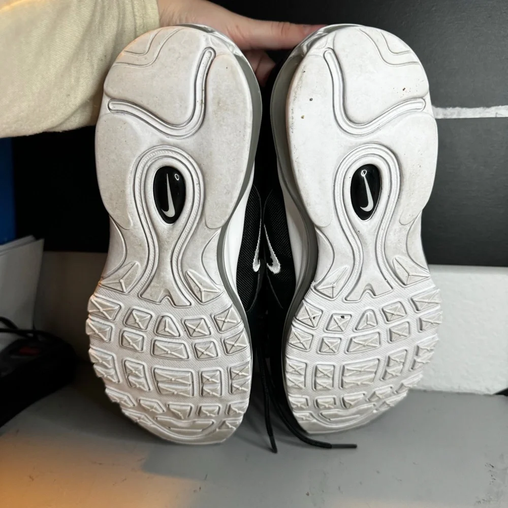 Nike - Picture 5 of 6